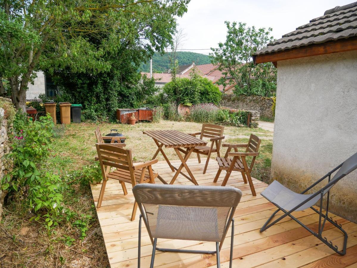 Gite Du Lavoir Leyrieu Exterior foto